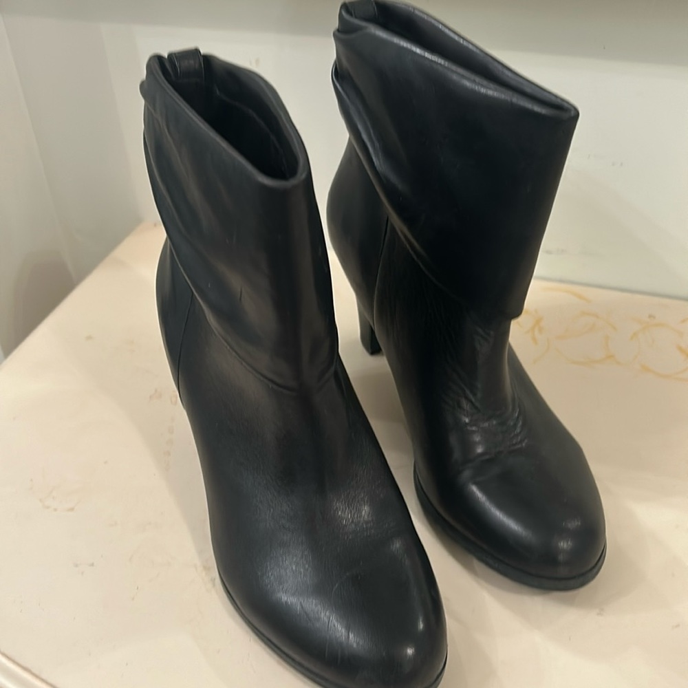 NWOT BCBGeneration Black Ankle Boots fold over heel bootie SZ 9 1/2.